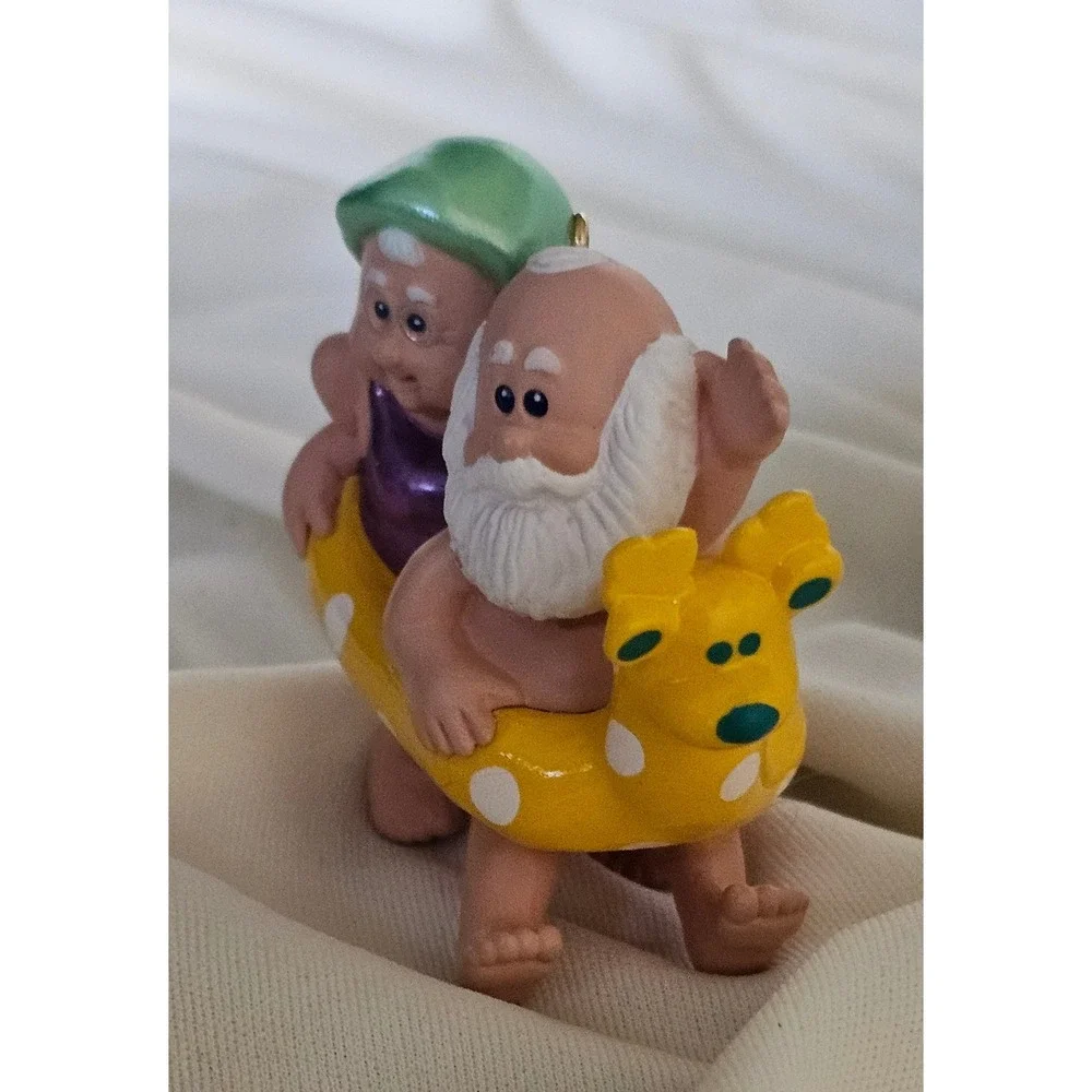 Hallmark Keepsake 1998 Santa Mrs Claus Summer Vacation Reindeer Float Ornament